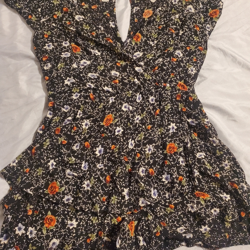Romper size L runs small
